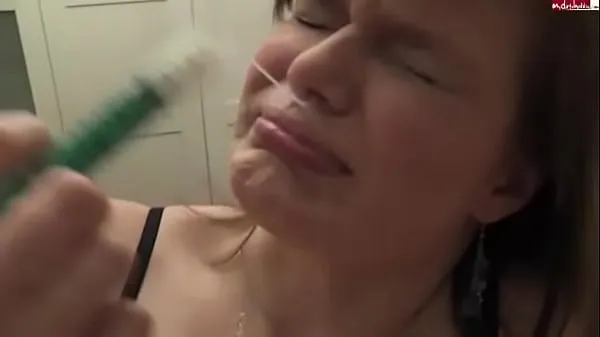 XXX Girl injects cum up her nose with syringe [no sound totalt antall filmer