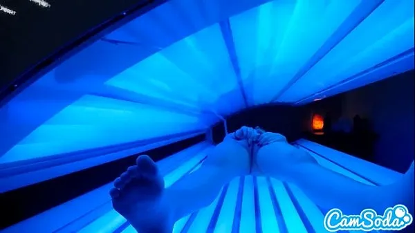 XXX teen latina gets caught rubbing her clit while using a tanning bed toplam Film
