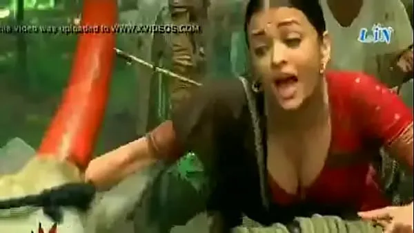 XXX bollywood actress aishwaria rai huge boobs deep cleavage film totali