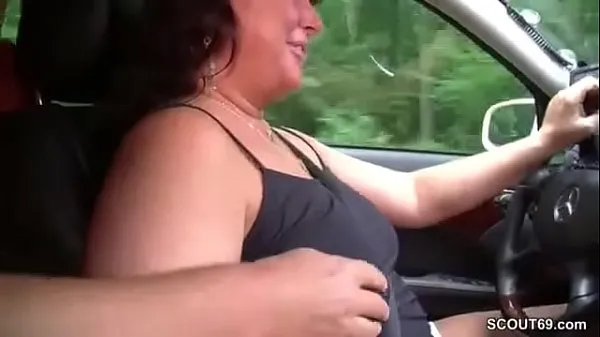 XXX yhteensä MILF taxi driver lets customers fuck her in the car elokuvaa