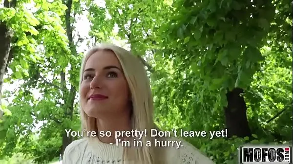 XXX Blonde Hottie Fucks Outdoors video starring Aisha σύνολο ταινιών