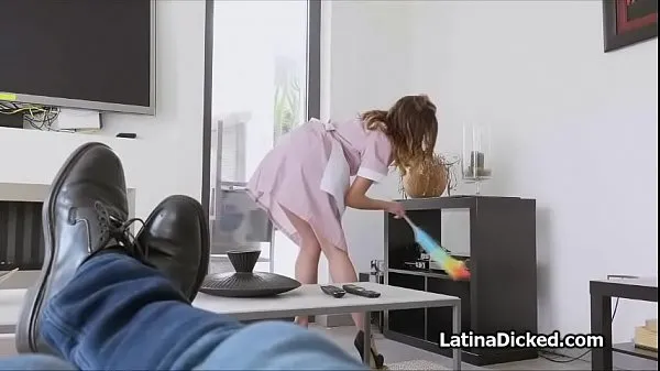 XXX yhteensä Latina teen maid blows in lingerie elokuvaa