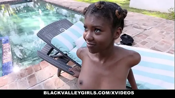 XXX yhteensä BlackValleyGirls - Hot Ebony Teen (Daizy Cooper) Fucks Swim Coach elokuvaa