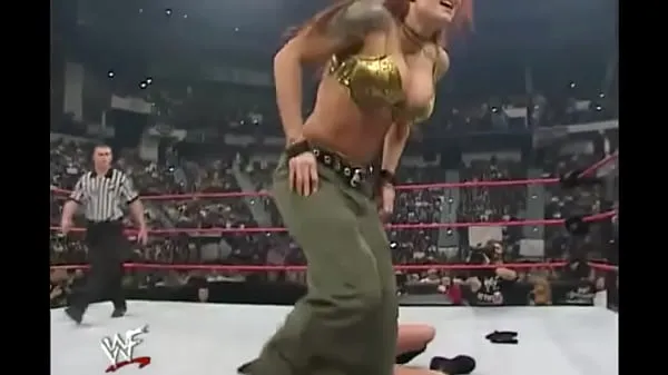 Celkem XXX filmů: WWE Diva Trish Stratus Stripped To Bra & Panties ( Raw 10-23-2000