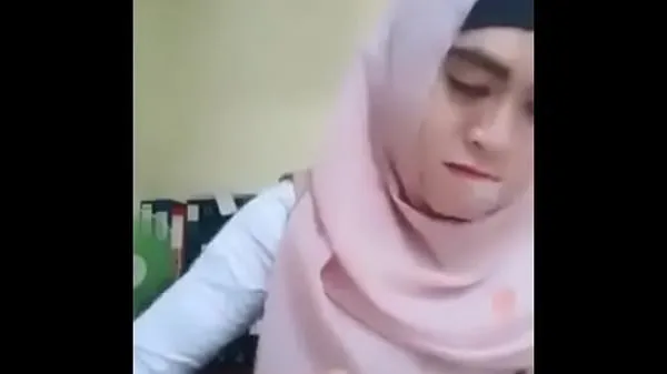 XXX Indonesian girl with hood showing tits tổng số Phim