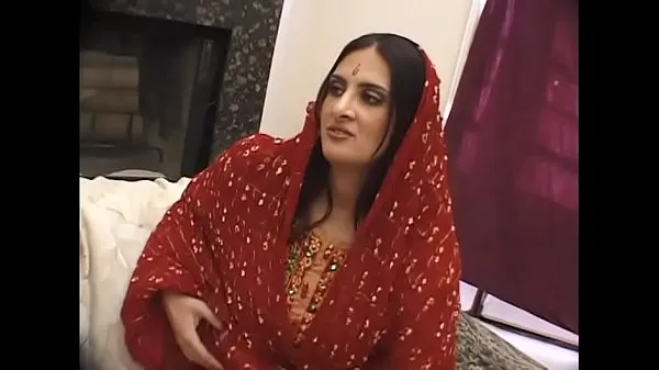 XXX کل فلموں Indian Bitch at work!!! She loves fuck