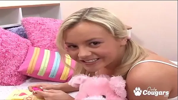XXX Bree Olson Lifts Her Little Skirt & Takes Some Dick toplam Film