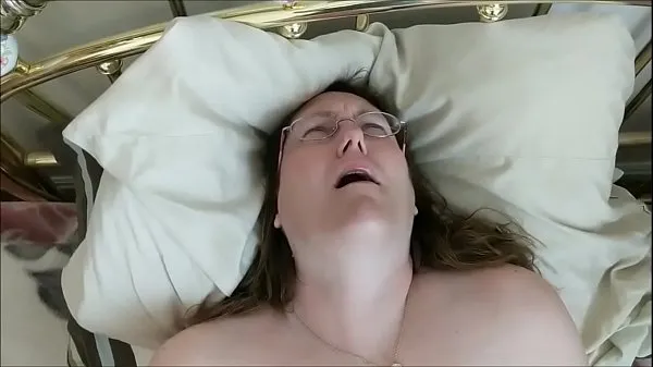 XXXFatty In Glasses VIbrating Her Pussy For Bf's Pleasure合計映画