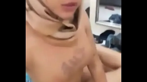 XXX کل فلموں Muslim Indonesian Shemale get fucked by lucky guy