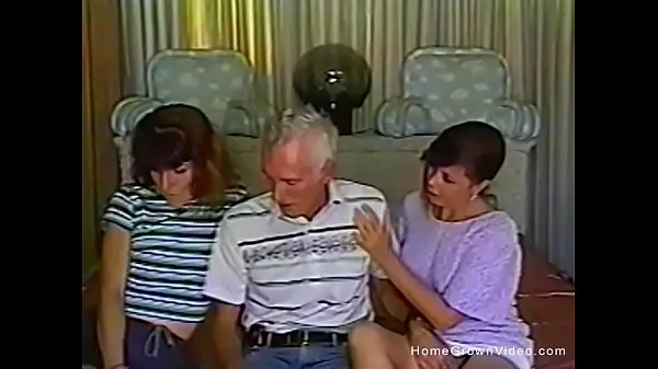 Celkem XXX filmů: Grandpa gets himself some fresh young pussy to fuck