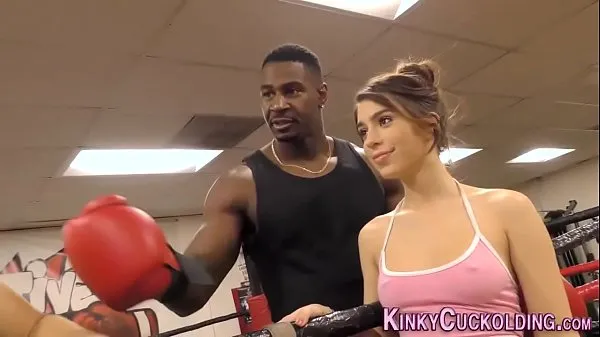 XXX Domina cuckolds in boxing gym for cum إجمالي الأفلام