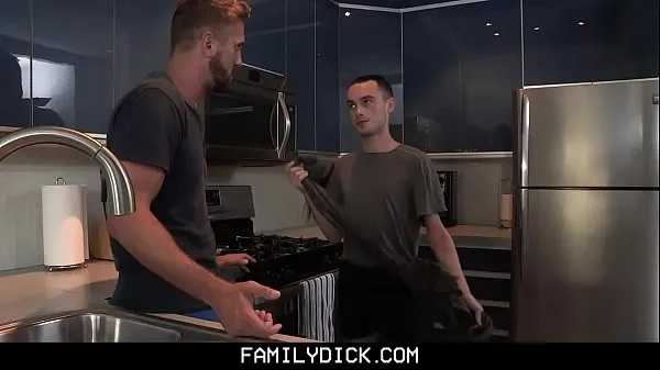 XXX FamilyDick - Sweet Twink Swallows His Stepdad’s Hot Cum 电影总数
