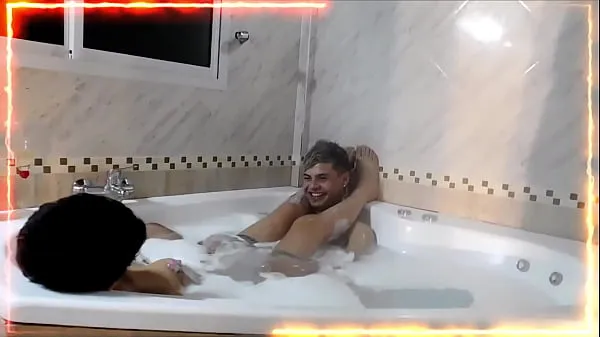 XXX We finished recording and we continue filming the backstage of the rest in the jacuzzi, look how they wait to continue filming toplam Film