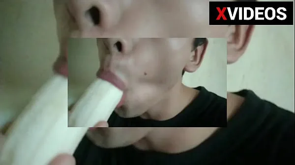 XXX Chavito putting a banana in his mouth and sucks it off total Movies