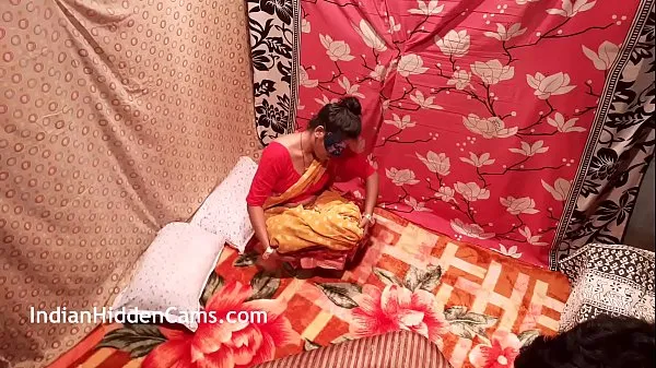Celkem XXX filmů: indian devar bhabhi sex in saree seducing her young devar while her husband is away for work