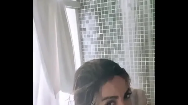 Celkem XXX filmů: Anitta leaks breasts while taking a shower