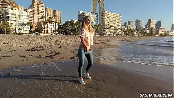 XXX Wet shoot on a public beach with Crazy Model. Risky outdoor masturbation. Foot fetish. Pee in jeans إجمالي الأفلام