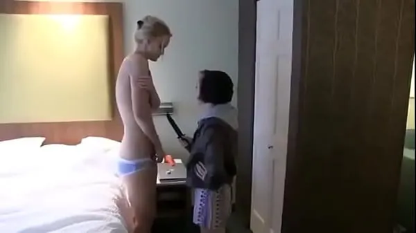 XXX Rich bitch robbed naked. ENF totalt antall filmer