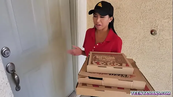 XXX Hot pizza delivery girl Ember Snow fucked in a 3some σύνολο ταινιών