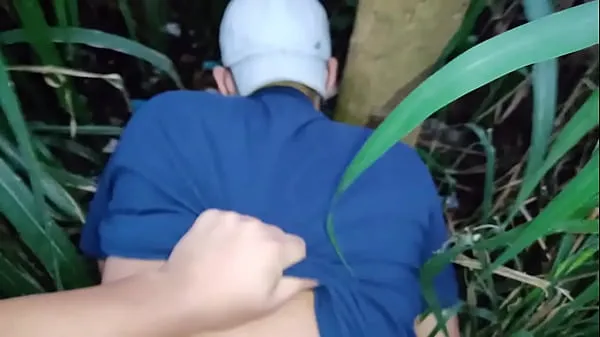 XXX Married man giving his ass while it gets dark in the bush إجمالي الأفلام