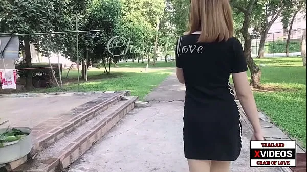 Celkem XXX filmů: Thai girl showing her pussy outdoors