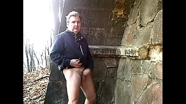 XXX Andreas jerks off in the forest and cums celkový počet filmov