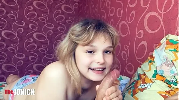 Celkem XXX filmů: Naughty Stepdaughter gives blowjob to her / cum in mouth