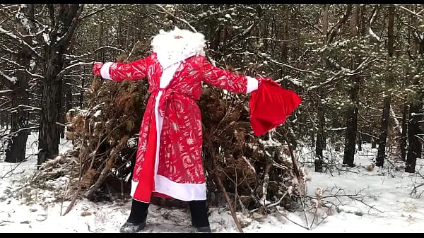 XXX کل فلموں Russian SANTA CLAUS jerks off his BIG DICK in the forest and sends his sperm as a gift for the New Year 2022