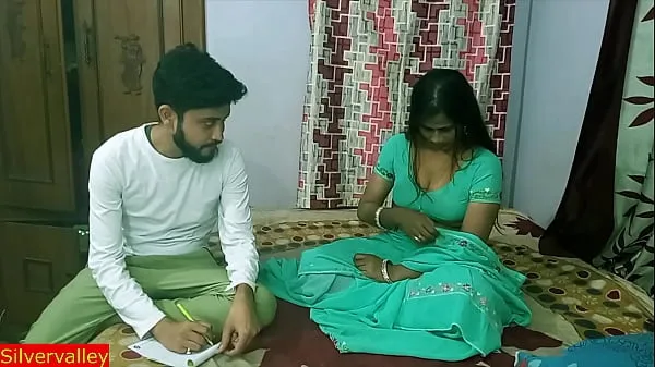 XXX سيدتي مثير الهندي تعليمه كيفية الرومانسية والجنس! بصوت هندي إجمالي الأفلام
