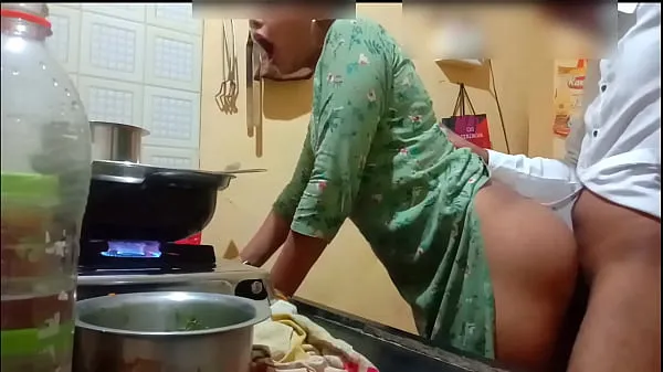 XXX yhteensä Indian sexy wife got fucked while cooking elokuvaa