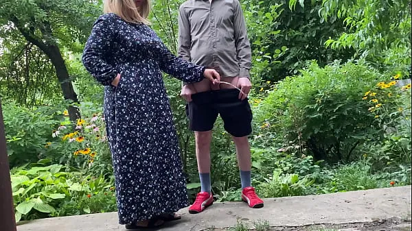 XXX Mommy MILF pissing standing up in the city park after helping her stepson piss összes film