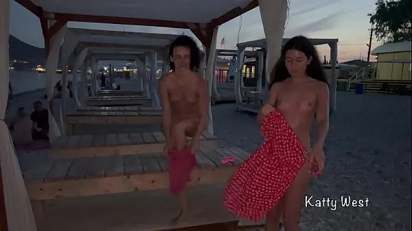 XXX Two naked sluts play with each other in the sea on a public beach wszystkich filmów