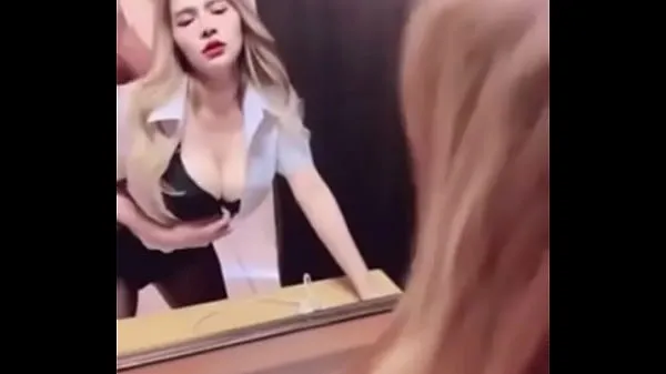 XXX Pim girl gets fucked in front of the mirror, her breasts are very big 电影总数