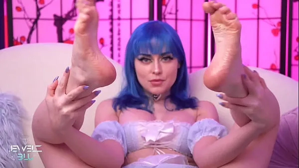 XXX Foot Fun - Come worship my feet while I rub my pretty feet all over this dildo totaal aantal films