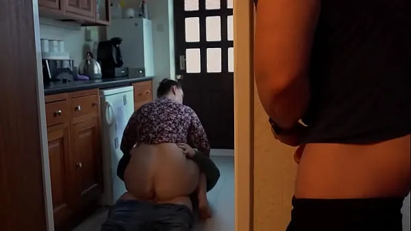 Celkem XXX filmů: Husband Wanks as He Watches Big Booty Wife Get Cum in Tight Pussy