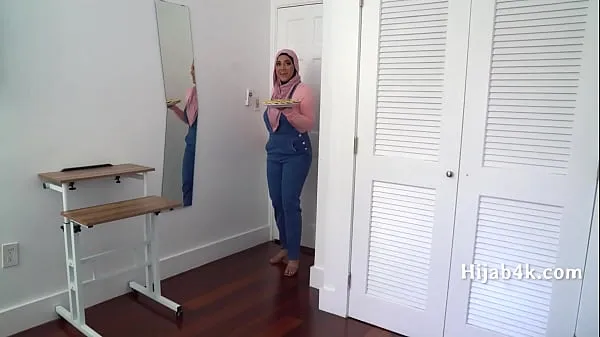 Celkem XXX filmů: Corrupting My Chubby Hijab Wearing StepNiece
