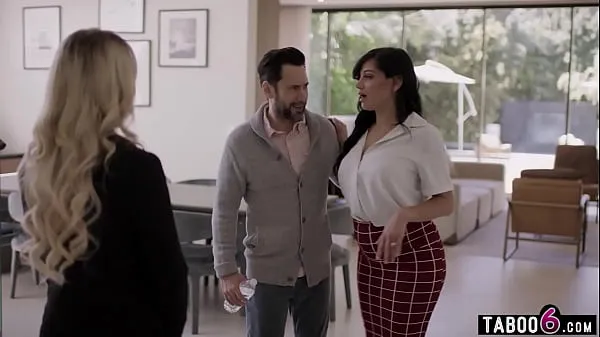 XXX yhteensä MILF real estate agent Lilly Bell makes husband cheat on his latina wife Mona Azar elokuvaa