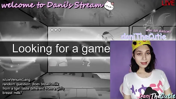 Celkem XXX filmů: streamer tgirl DaniTheCutie gets tipped by a viewer to show her boobs and fuck herself live during her stream